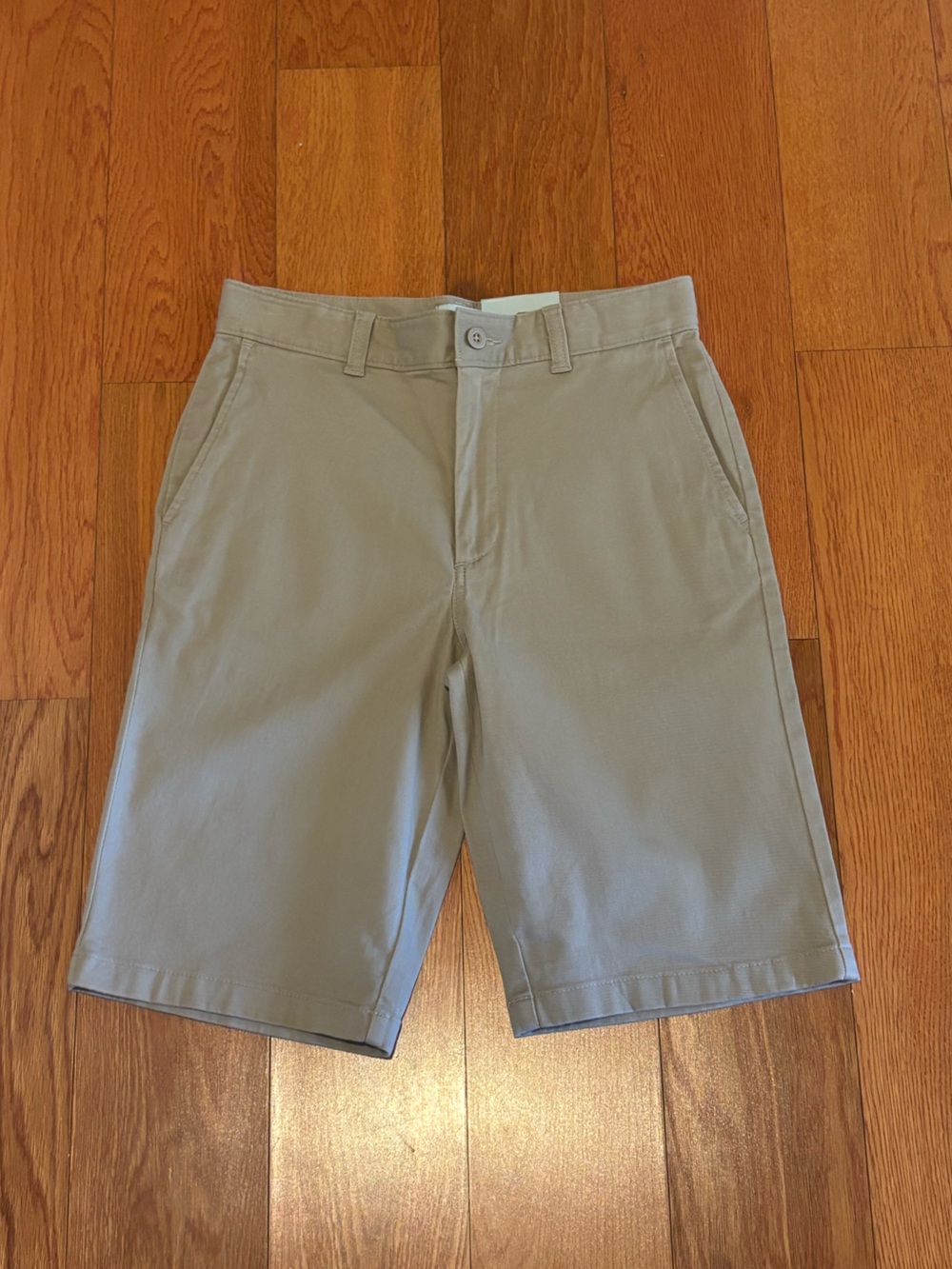 NWT Class Club Modern Fit Shorts include an adjustable waist and comfort stretch